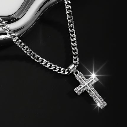 Collar con Cruz Hip Hop Elegante